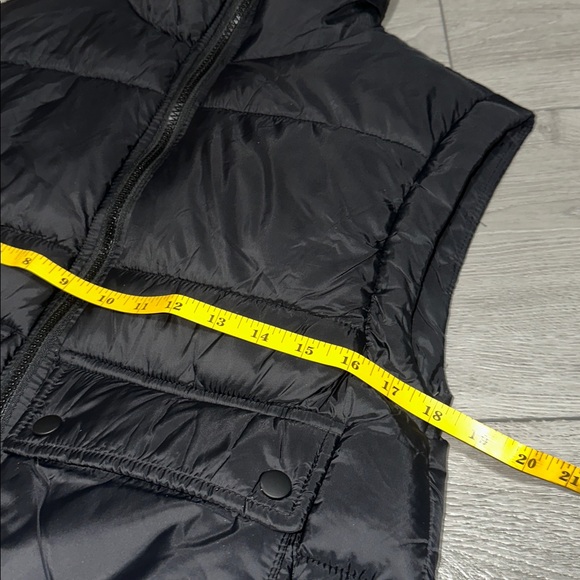NWT Nordstrom Industry Black Puffer Vest size XS - Picture 8 of 10